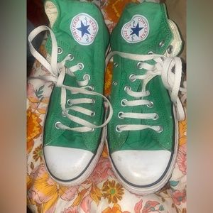 Mens 7 woman’s 9 green hightop converse